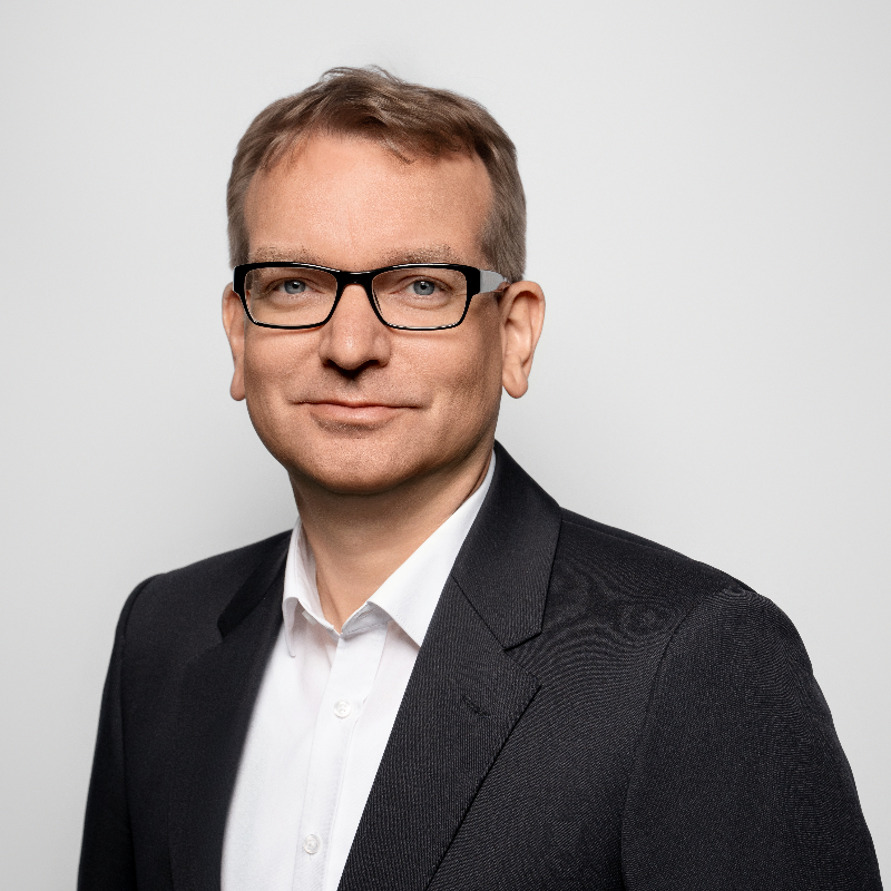 Dr.  Felix Fabis